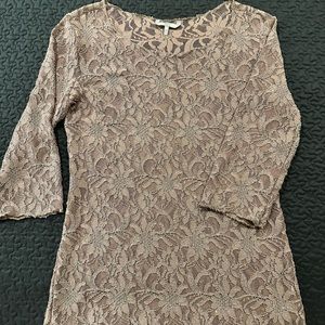 BKE stretch taupe lace embellished 3/4 sleeve shirt